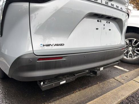 Certified 2025 Toyota Sienna XLE Woodland Edition image 8