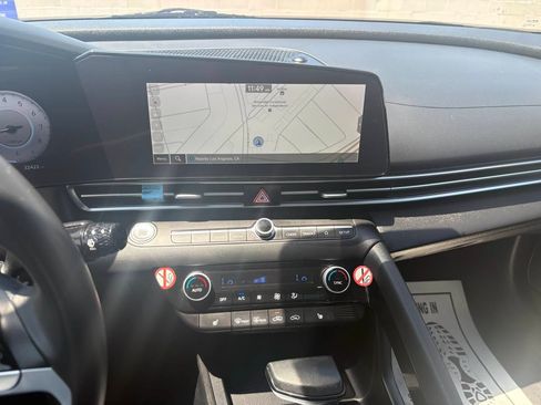 Used 2025 Hyundai Elantra Limited FWD image 29