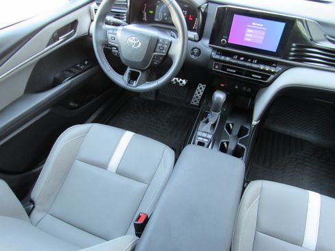 Used 2025 Toyota Camry SE FWD image 26