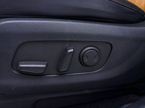 Used 2022 Kia Carnival LX image 19