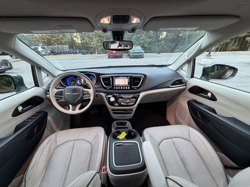 Used 2020 Chrysler Pacifica Limited image 7