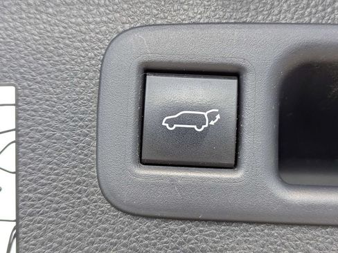 Used 2021 Toyota Highlander Limited FWD image 14