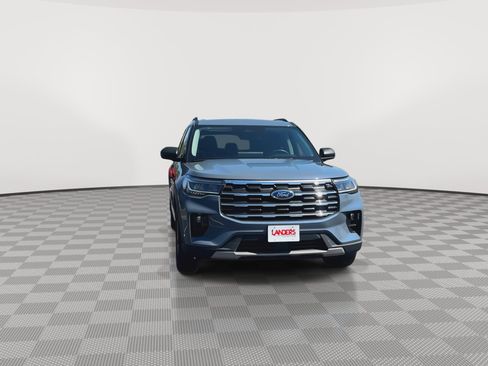 Used 2025 Ford Explorer Active w/ Active Comfort Package AWD/4WD image 3
