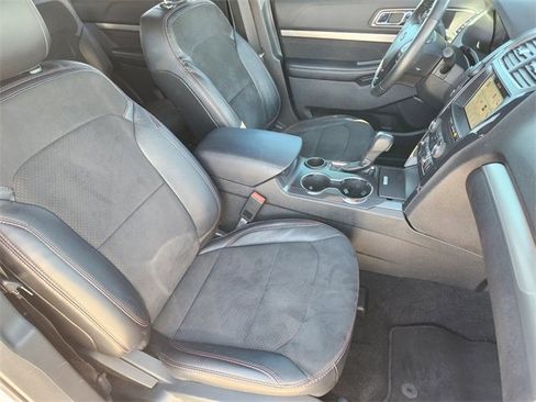 Used 2019 Ford Explorer XLT w/ Equipment Group 202A image 14