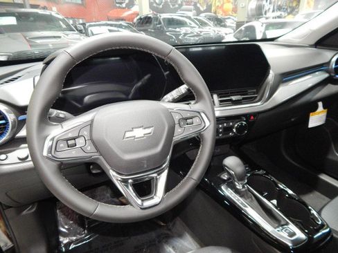 Used 2025 Chevrolet Trax LT w/ Driver Confidence Package image 17