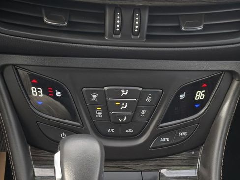 Used 2018 Buick Envision Premium image 29
