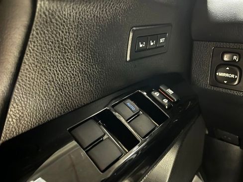 Used 2018 Toyota RAV4 Limited AWD/4WD image 24