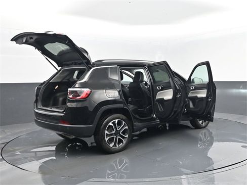 Used 2022 Jeep Compass Limited image 30