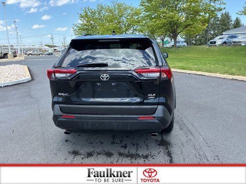 Used 2025 Toyota RAV4 XLE AWD/4WD image 11