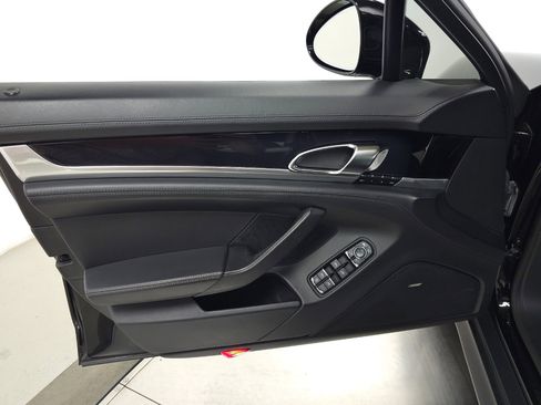 Used 2013 Porsche Panamera GTS image 33