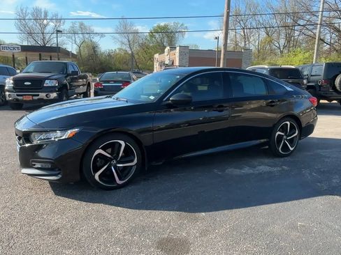 Used 2018 Honda Accord Sport image 4