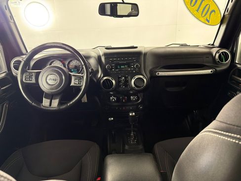 Used 2016 Jeep Wrangler Unlimited Rubicon w/ Connectivity Group image 21