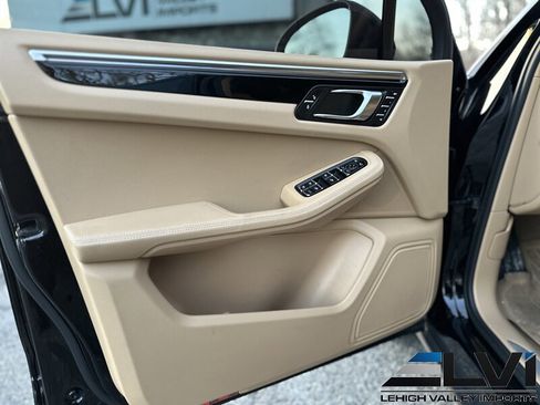 Used 2016 Porsche Macan S image 19