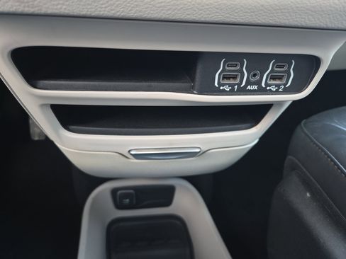 Certified 2023 Chrysler Pacifica Touring-L FWD image 19