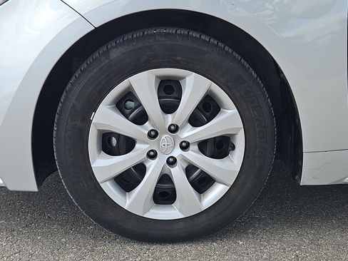 Used 2025 Toyota Corolla LE FWD image 21
