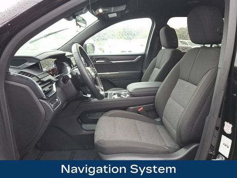 Used 2025 GMC Acadia Elevation AWD/4WD image 2