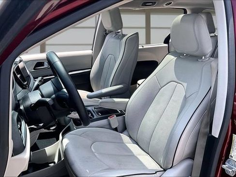 Used 2018 Chrysler Pacifica Limited FWD image 25