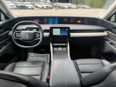 Used 2025 Lincoln Nautilus Premier AWD/4WD image 15