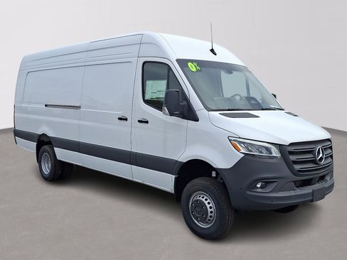 Used 2025 Mercedes-Benz Sprinter 3500 image 3