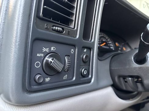 Used 2006 Chevrolet Avalanche Z66 w/ Preferred Equipment Group RWD image 29