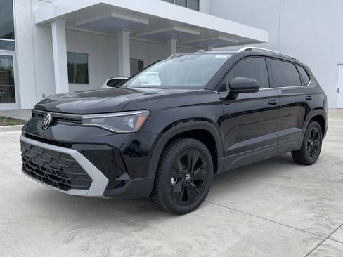 New 2025 Volkswagen Taos SE image 3