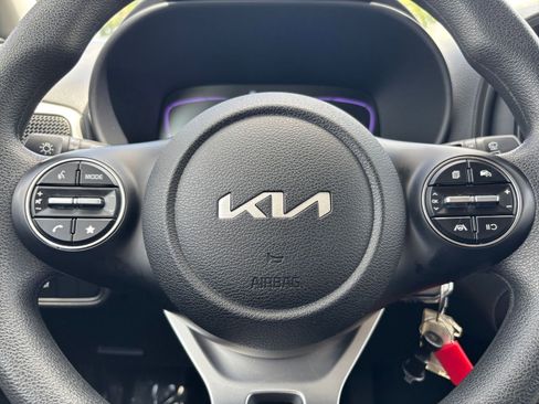 Used 2025 Kia Soul LX w/ LX Technology Package FWD image 25