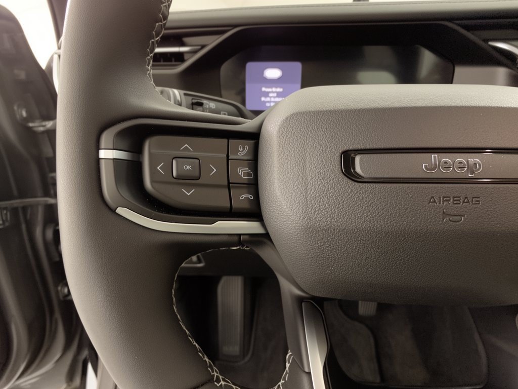 Used 2026 Jeep Cherokee Laredo AWD/4WD image 18