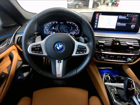 Certified 2023 BMW 530e xDrive w/ Premium Package AWD/4WD image 5