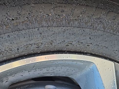 Used 2025 Chevrolet Trax LT w/ LT Convenience Package FWD image 45