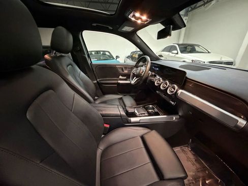 Used 2021 Mercedes-Benz GLB 250 4MATIC w/ Premium Package image 21