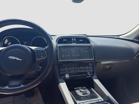 Used 2020 Jaguar F-PACE Premium AWD/4WD image 15