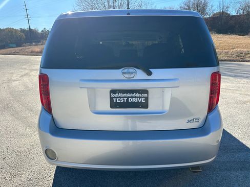 Used 2009 Scion xB Hatchback 4D image 4