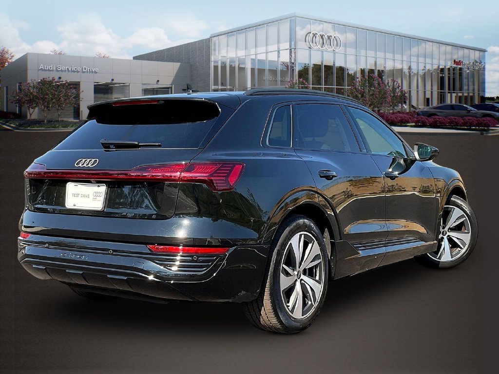 Used 2024 Audi Q8 e-tron Premium AWD/4WD image 7
