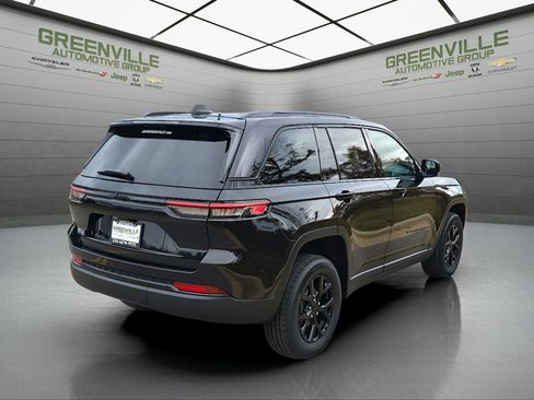 New 2025 Jeep Grand Cherokee Altitude image 9