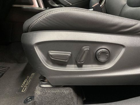 Used 2024 Toyota Corolla Cross XLE w/ Convenience Package AWD/4WD image 18