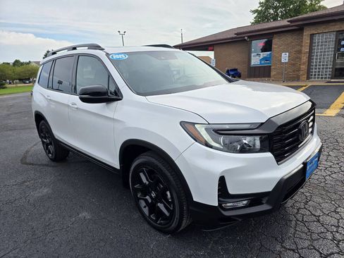 Used 2025 Honda Passport Black Edition image 2