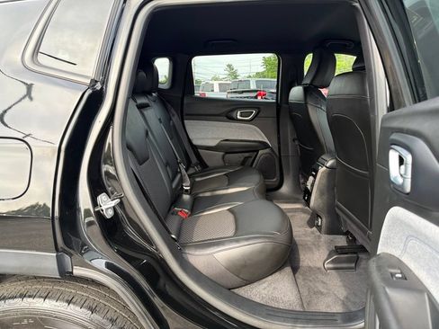 Used 2023 Jeep Compass Latitude w/ Convenience Group AWD/4WD image 31