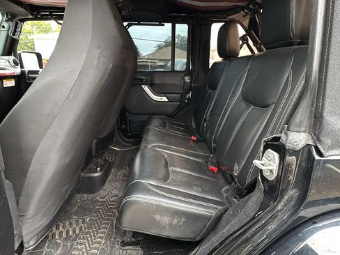 Used 2015 Jeep Wrangler Unlimited Rubicon AWD/4WD image 15