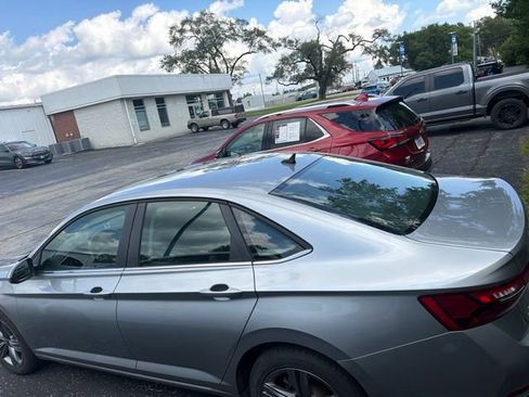 Used 2024 Volkswagen Jetta SE FWD image 8