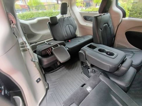 Used 2020 Chrysler Pacifica Touring-L Plus w/ Tire & Wheel Group image 78