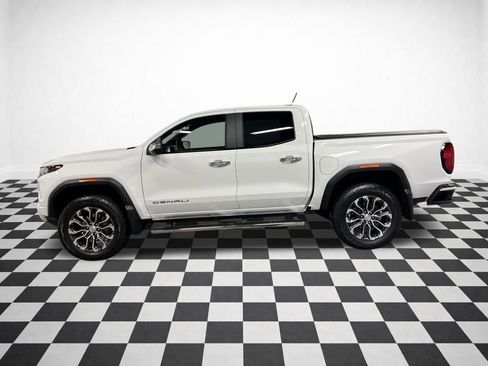 Certified 2025 GMC Canyon Denali image 5