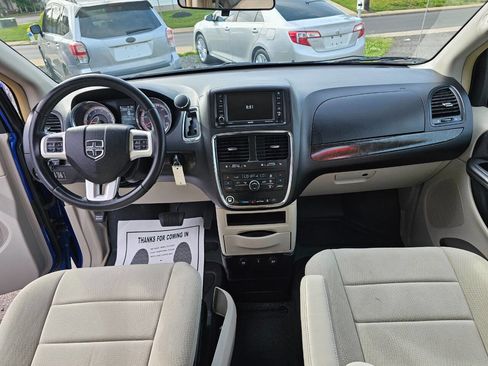 Used 2013 Dodge Grand Caravan Crew FWD image 7