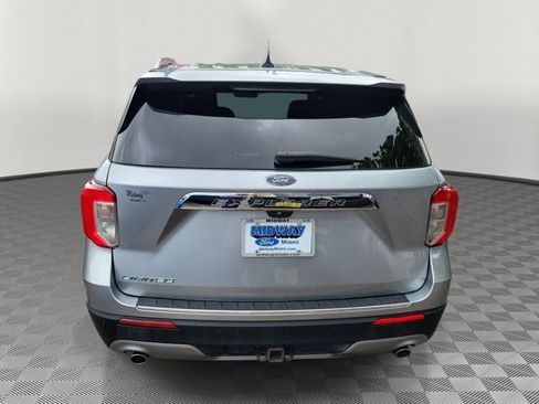 Certified 2022 Ford Explorer Limited w/ Equipment Group 301A RWD image 5