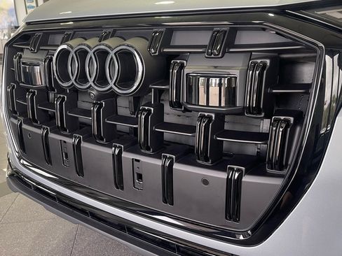 Used 2025 Audi Q7 3.0T Prestige w/ Prestige Package image 12