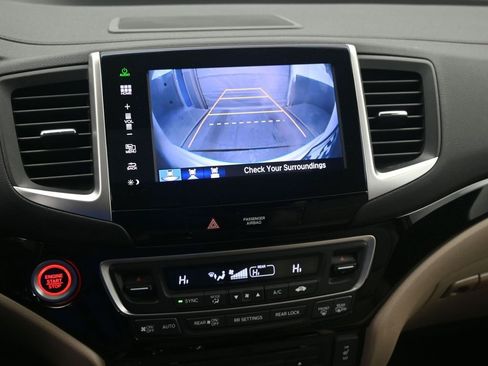 Used 2016 Honda Pilot Touring image 16