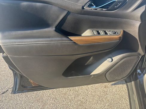 Used 2021 GMC Acadia SLE w/ Driver Convenience Package image 14