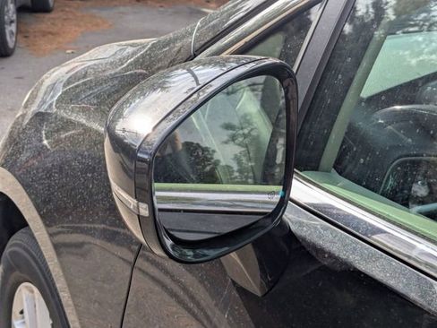 Used 2022 Chrysler Pacifica Touring-L image 25