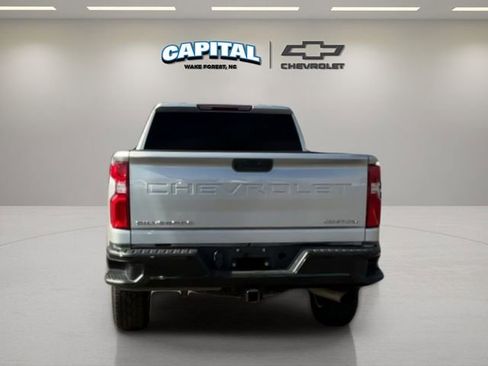 Used 2021 Chevrolet Silverado 2500 Custom w/ Custom Value Package image 4