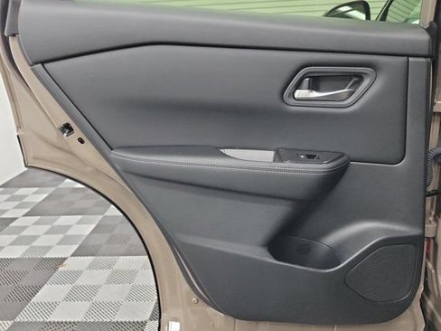 Certified 2025 Nissan Rogue SV FWD image 16