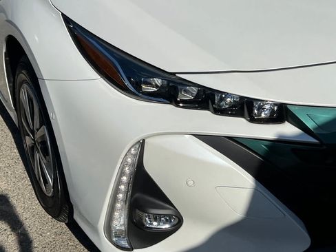 Used 2017 Toyota Prius Prime Advanced FWD image 14